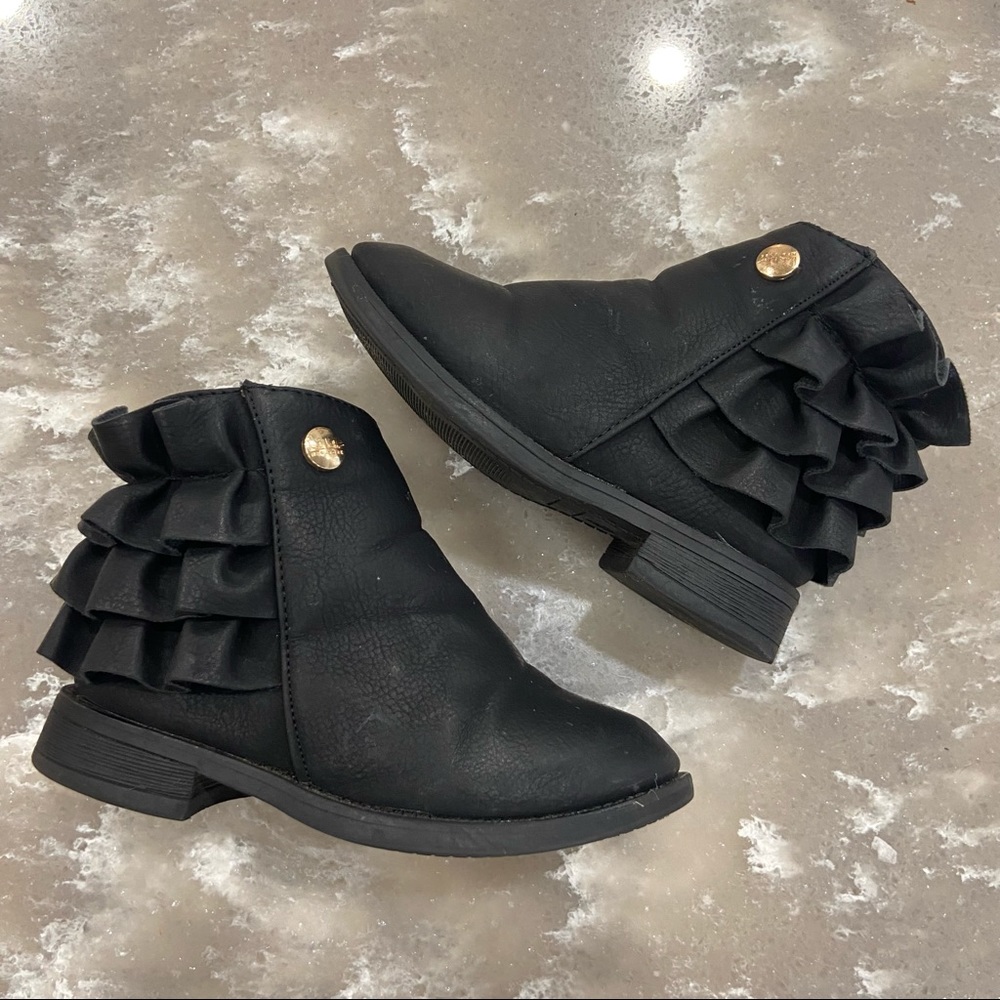 Nicole Miller Black Ruffle Heel Booties size 7